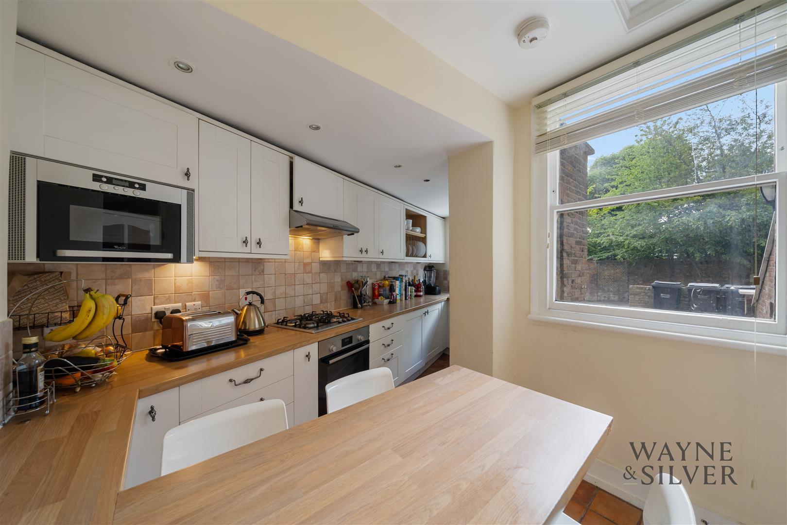 Flat Holly Hill in Greater London