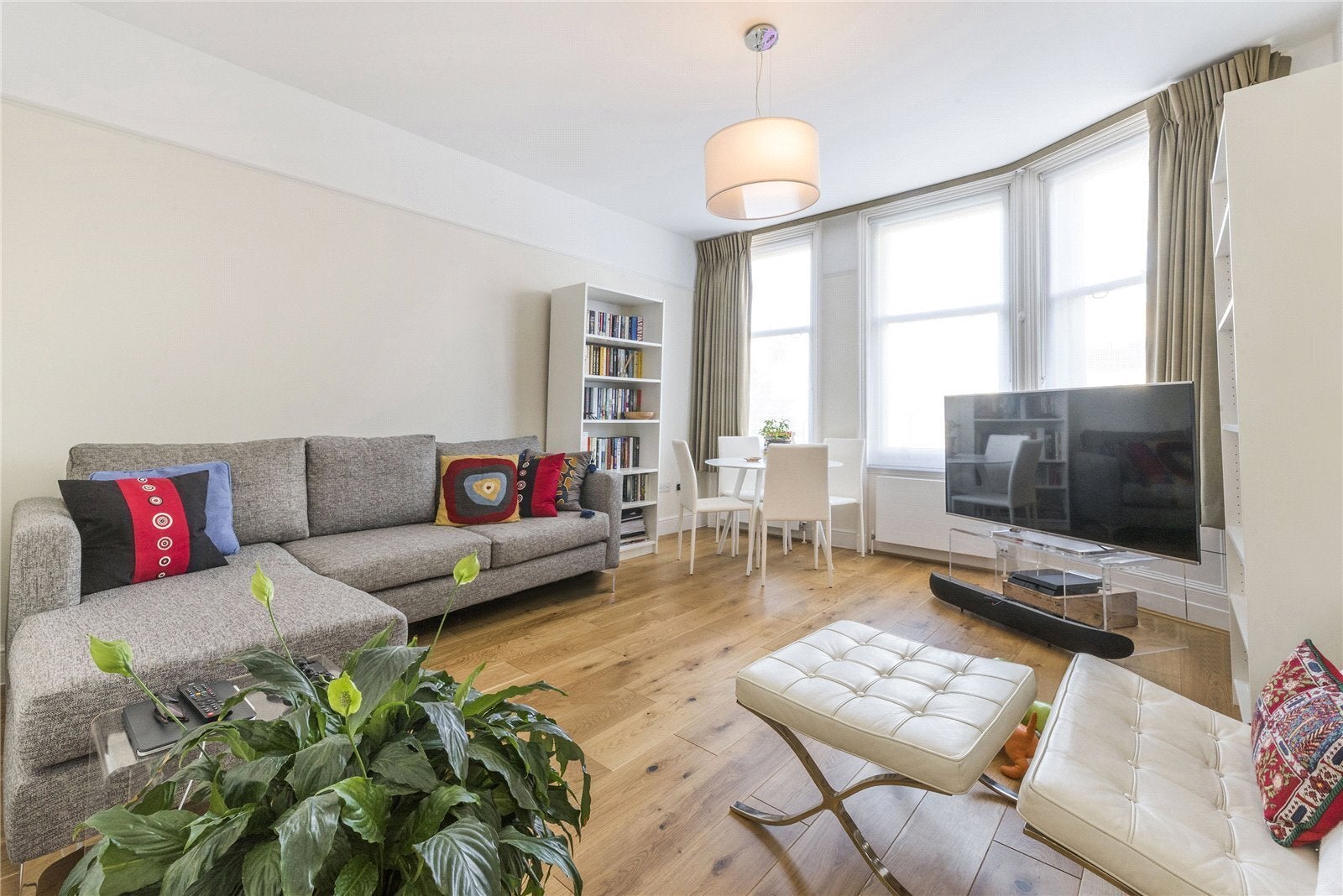 Flat Ridgmount Gardens in Greater London