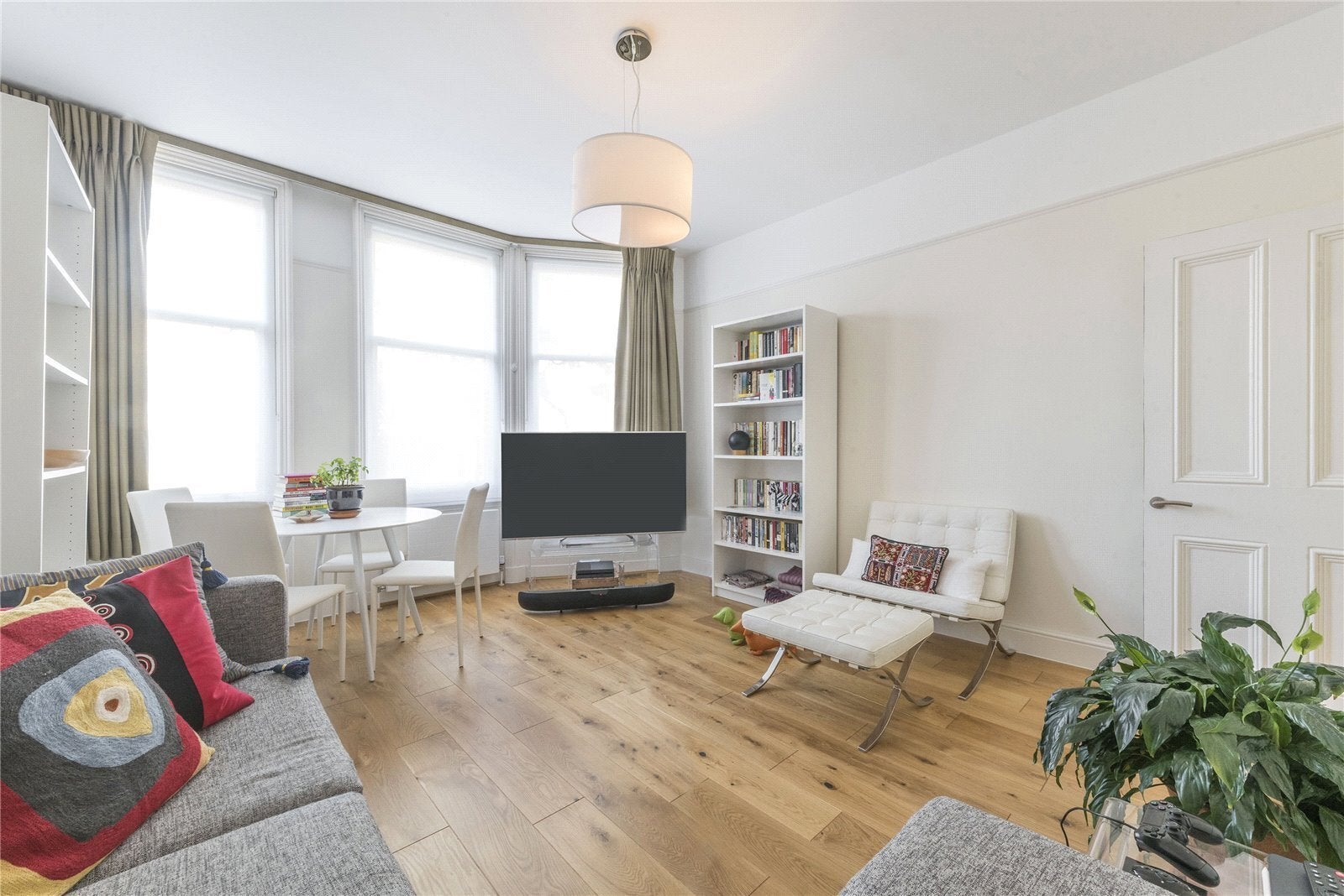 Flat Ridgmount Gardens in Greater London
