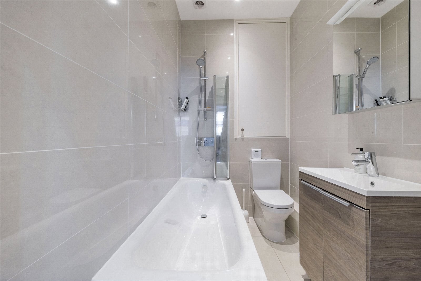 Flat Ridgmount Gardens in Greater London