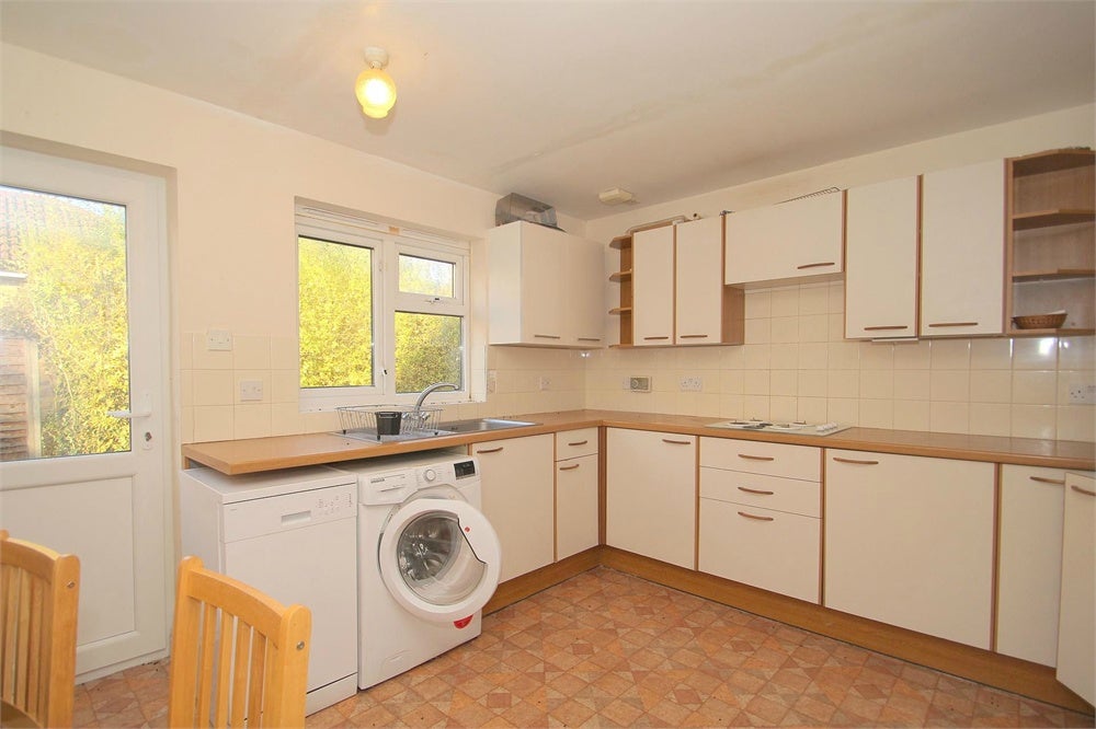 Room Willow Crescent West in Denham