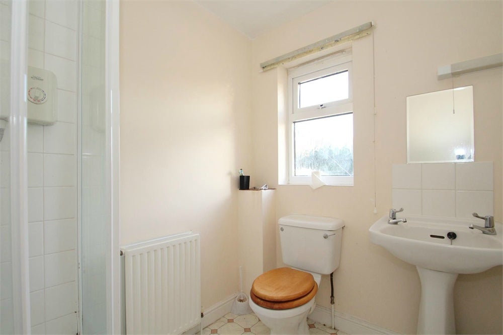 Room Willow Crescent West in Denham