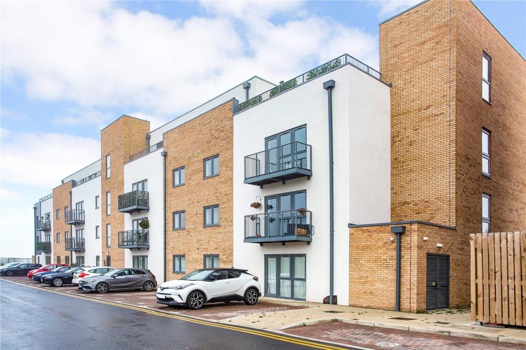 Flat Stockwood Crescent in Luton