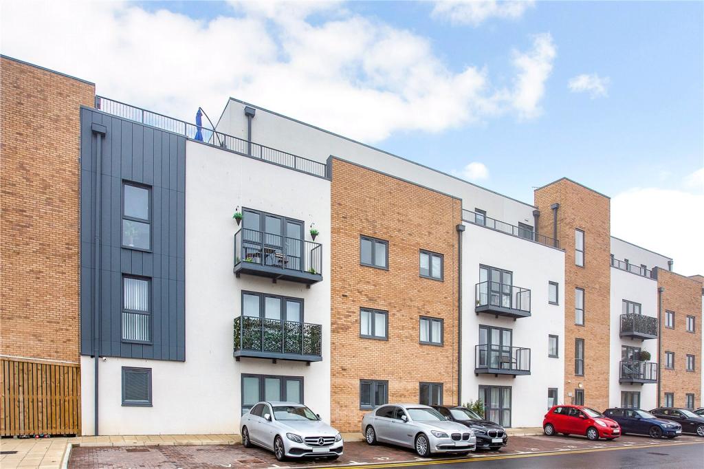 Flat Stockwood Crescent in Luton