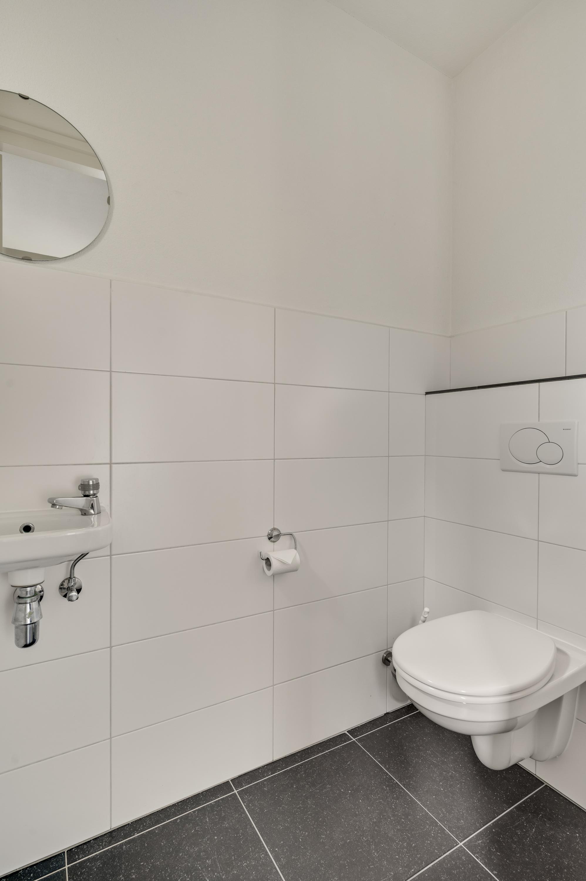 Hoekwoning te koop: Kerkplein 8B, Neer