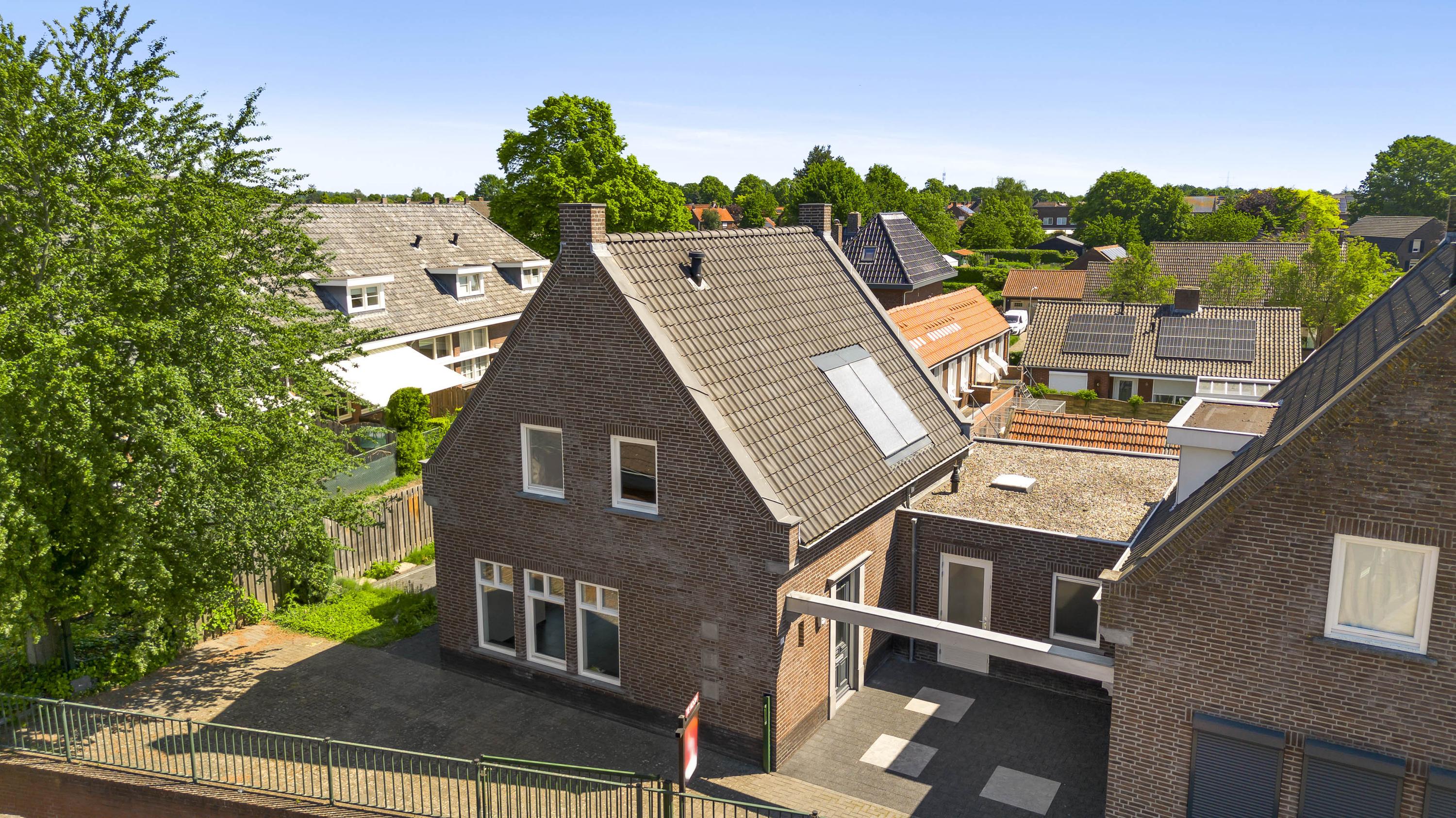 Huis Kerkplein 8 b in Neer