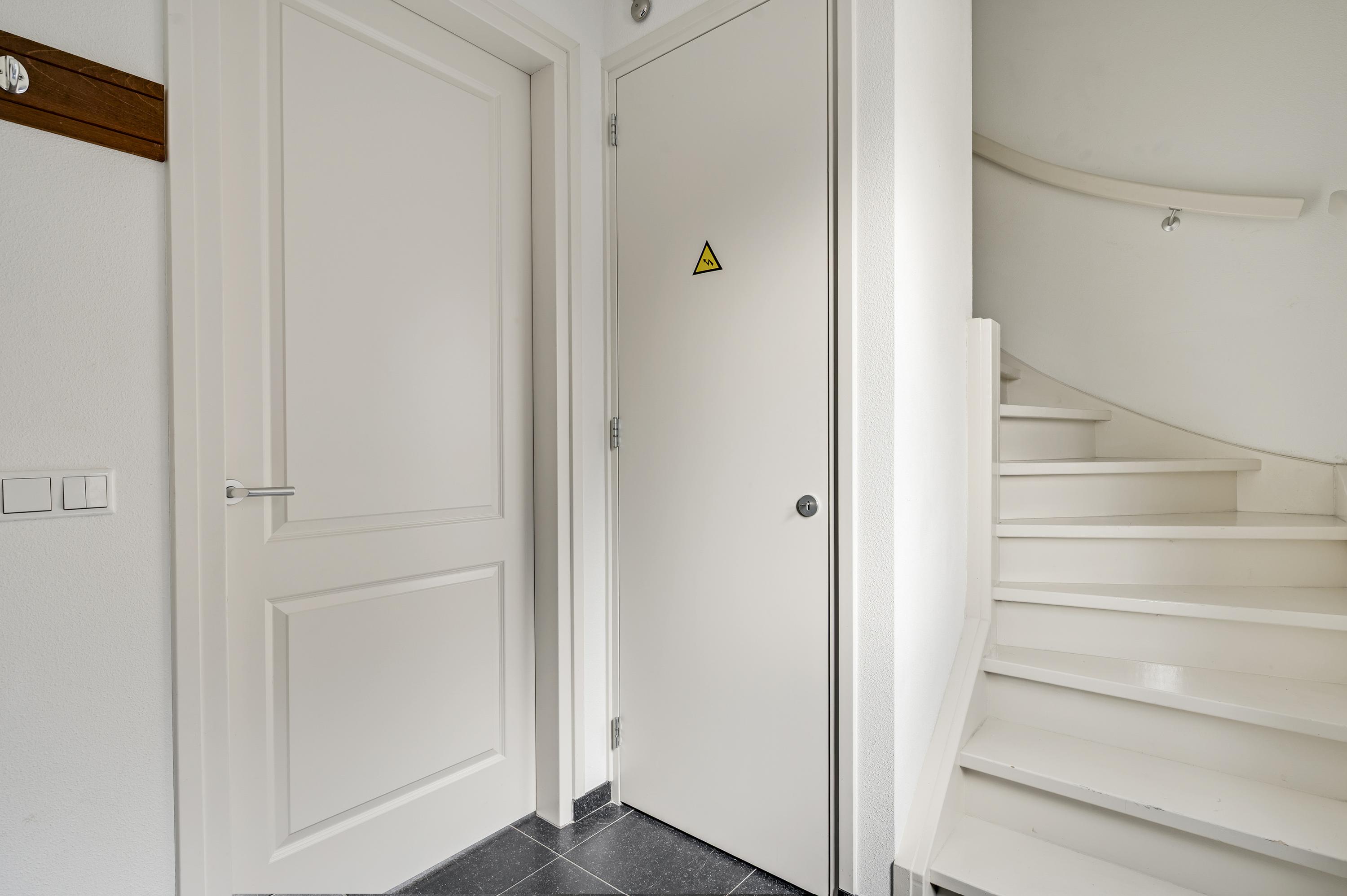 Hoekwoning te koop: Kerkplein 8B, Neer