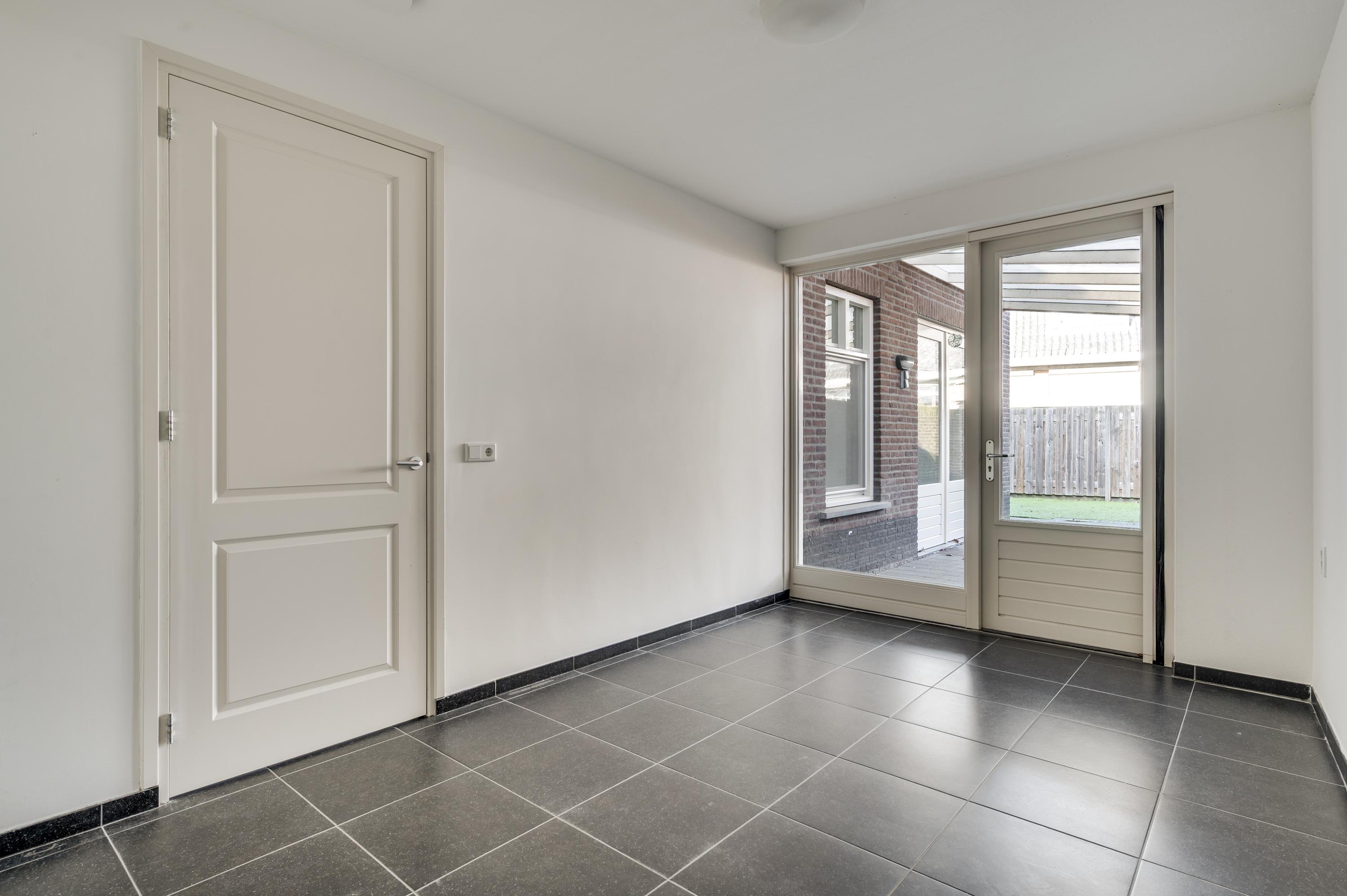 Hoekwoning te koop: Kerkplein 8B, Neer
