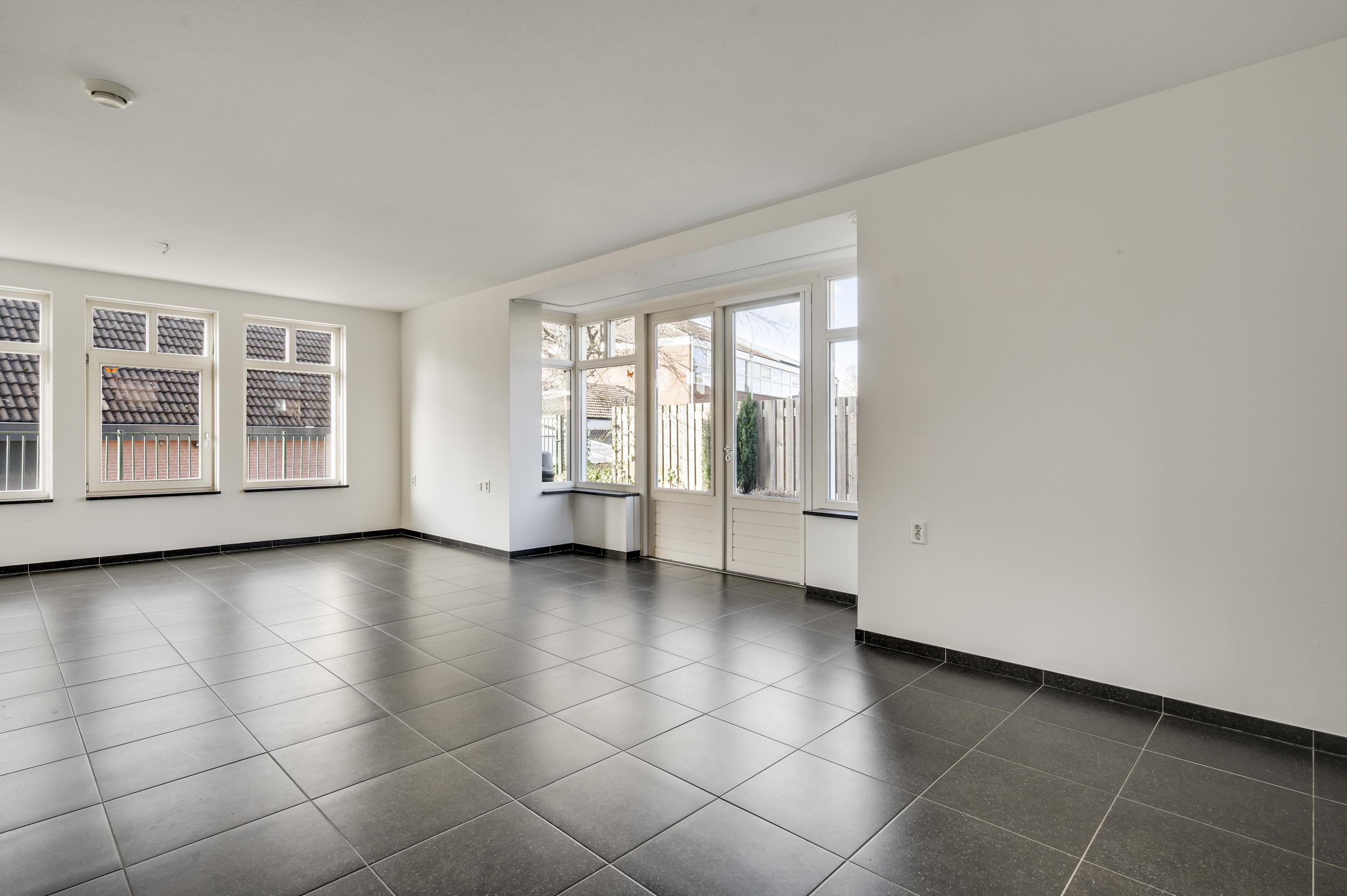 Hoekwoning te koop: Kerkplein 8B, Neer
