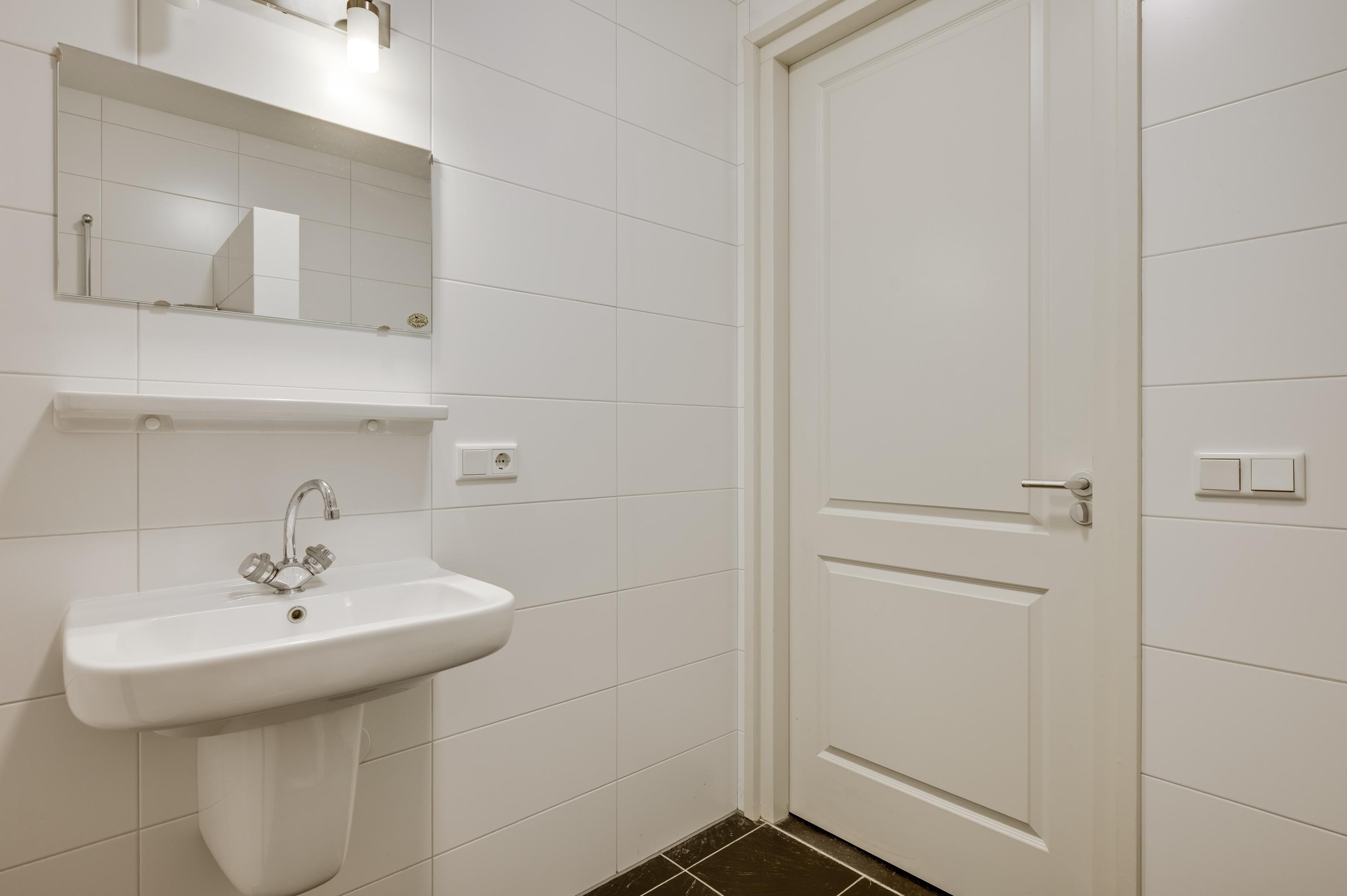 Hoekwoning te koop: Kerkplein 8B, Neer