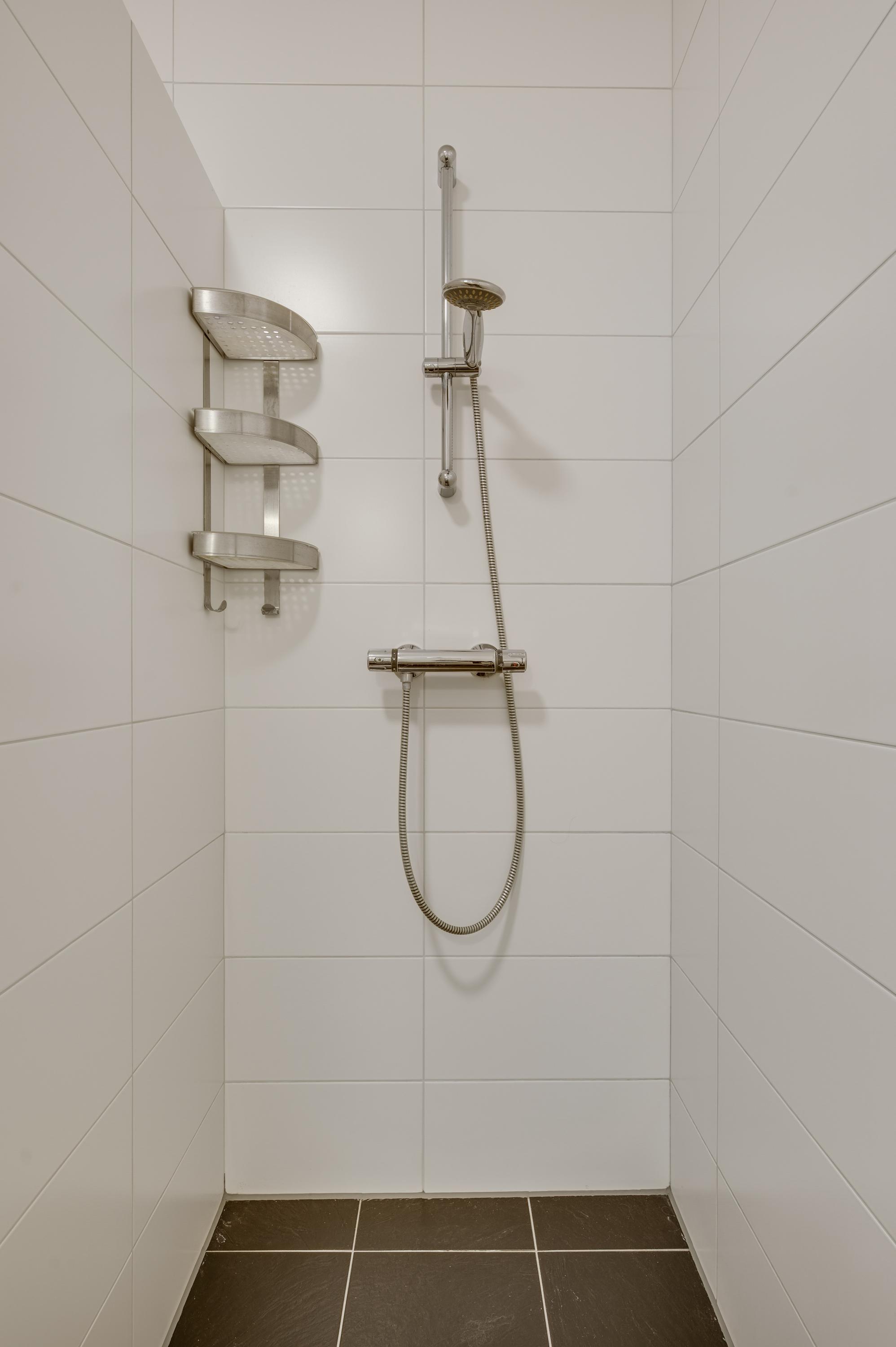Hoekwoning te koop: Kerkplein 8B, Neer
