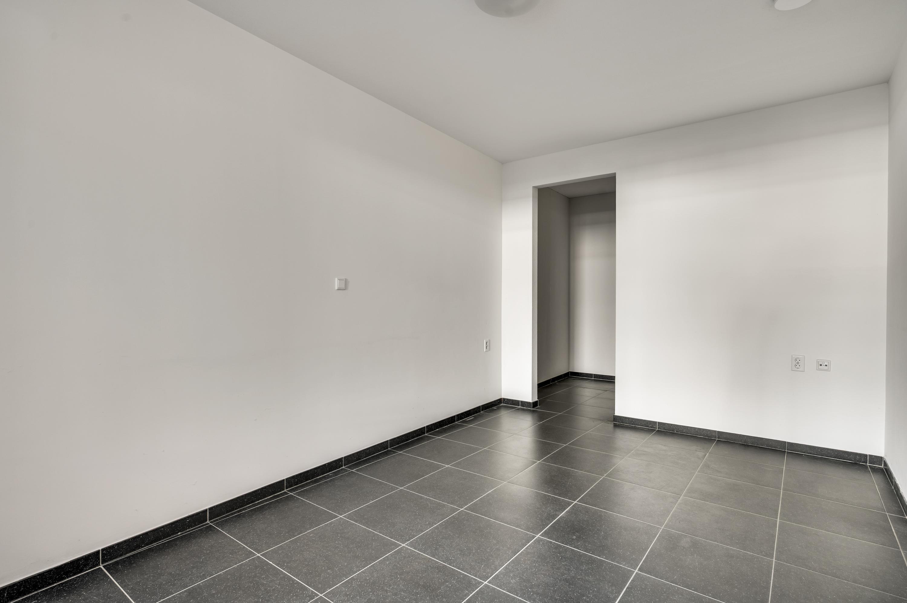 Hoekwoning te koop: Kerkplein 8B, Neer