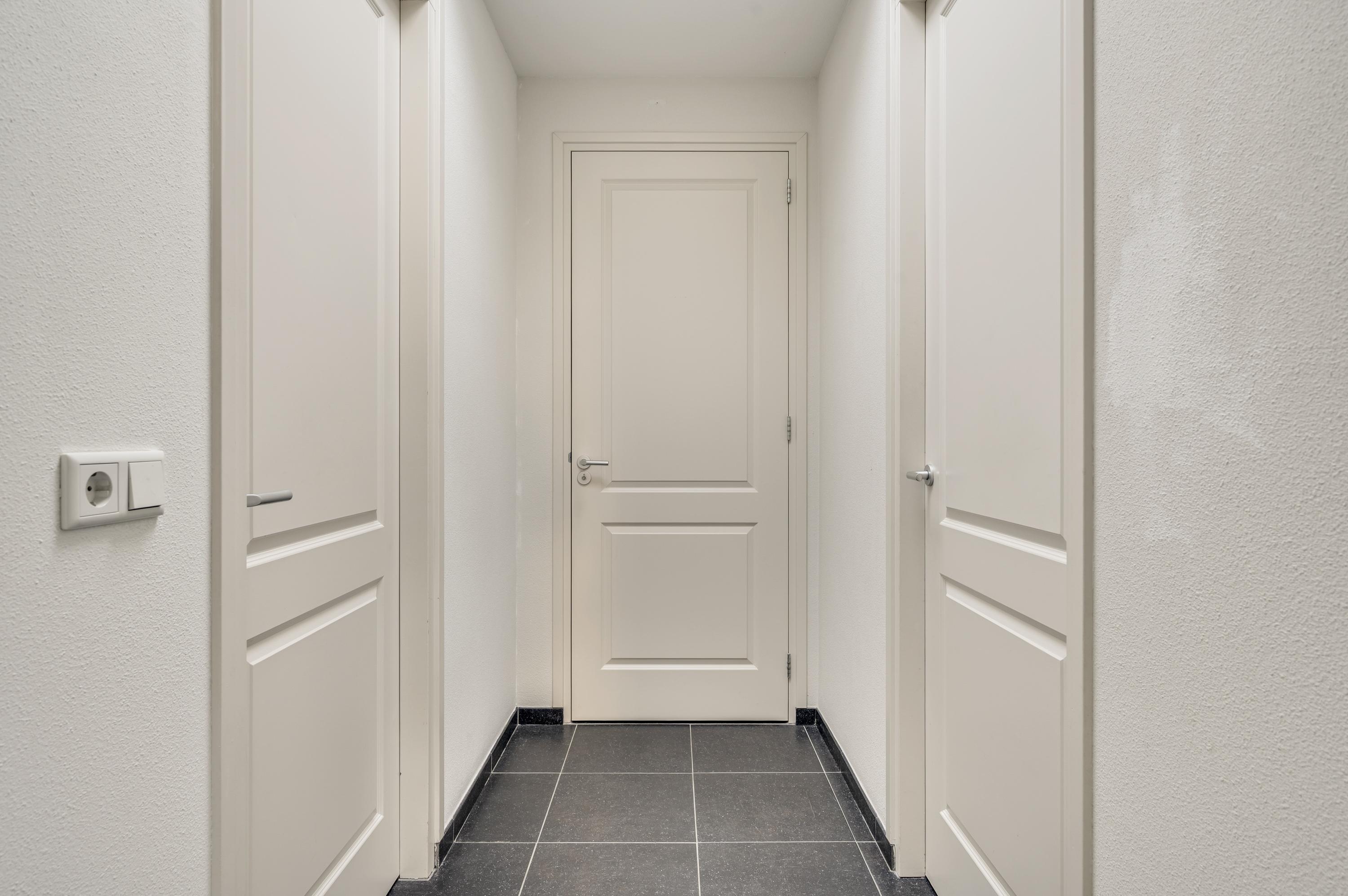 Hoekwoning te koop: Kerkplein 8B, Neer