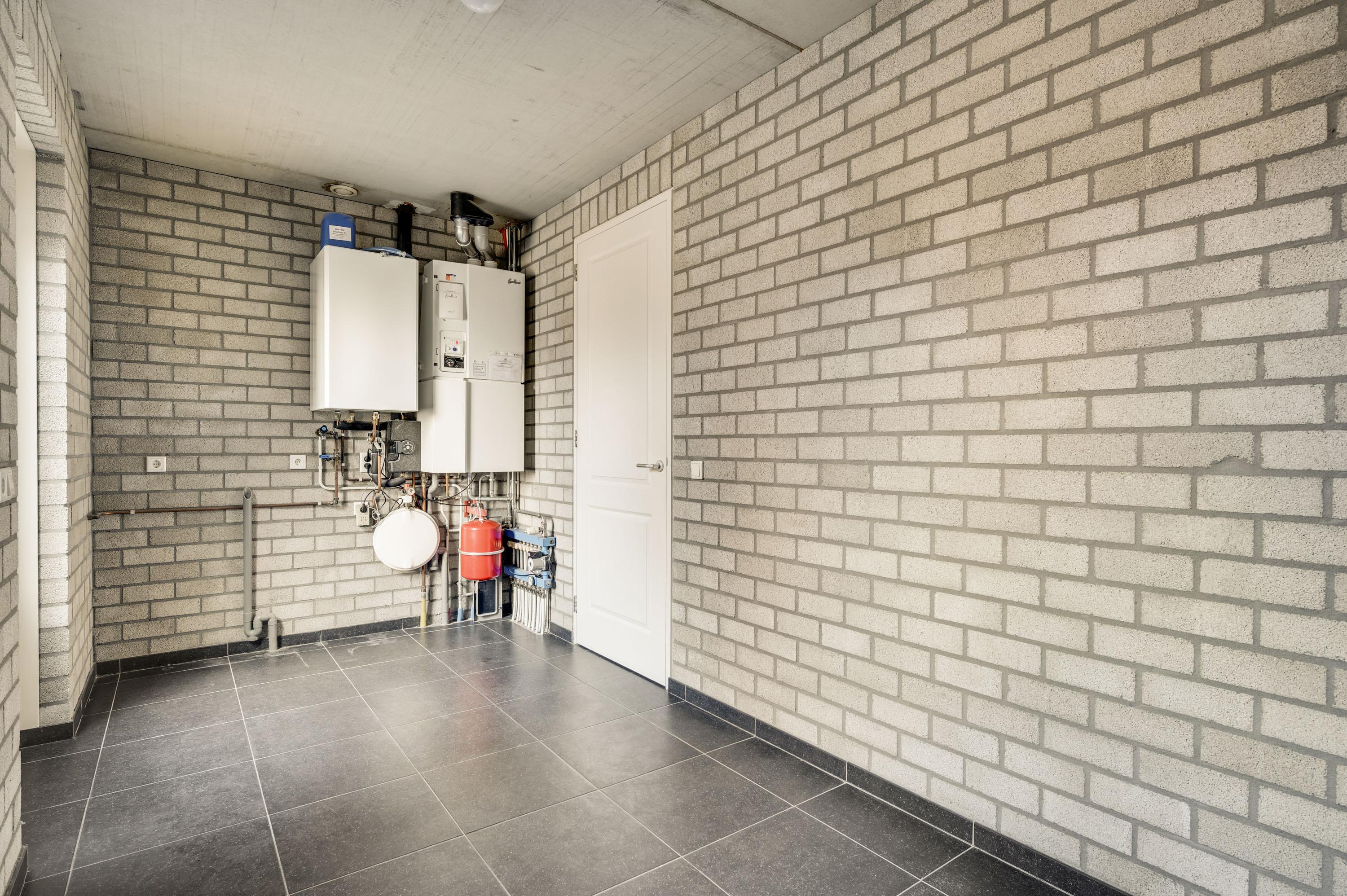 Hoekwoning te koop: Kerkplein 8B, Neer