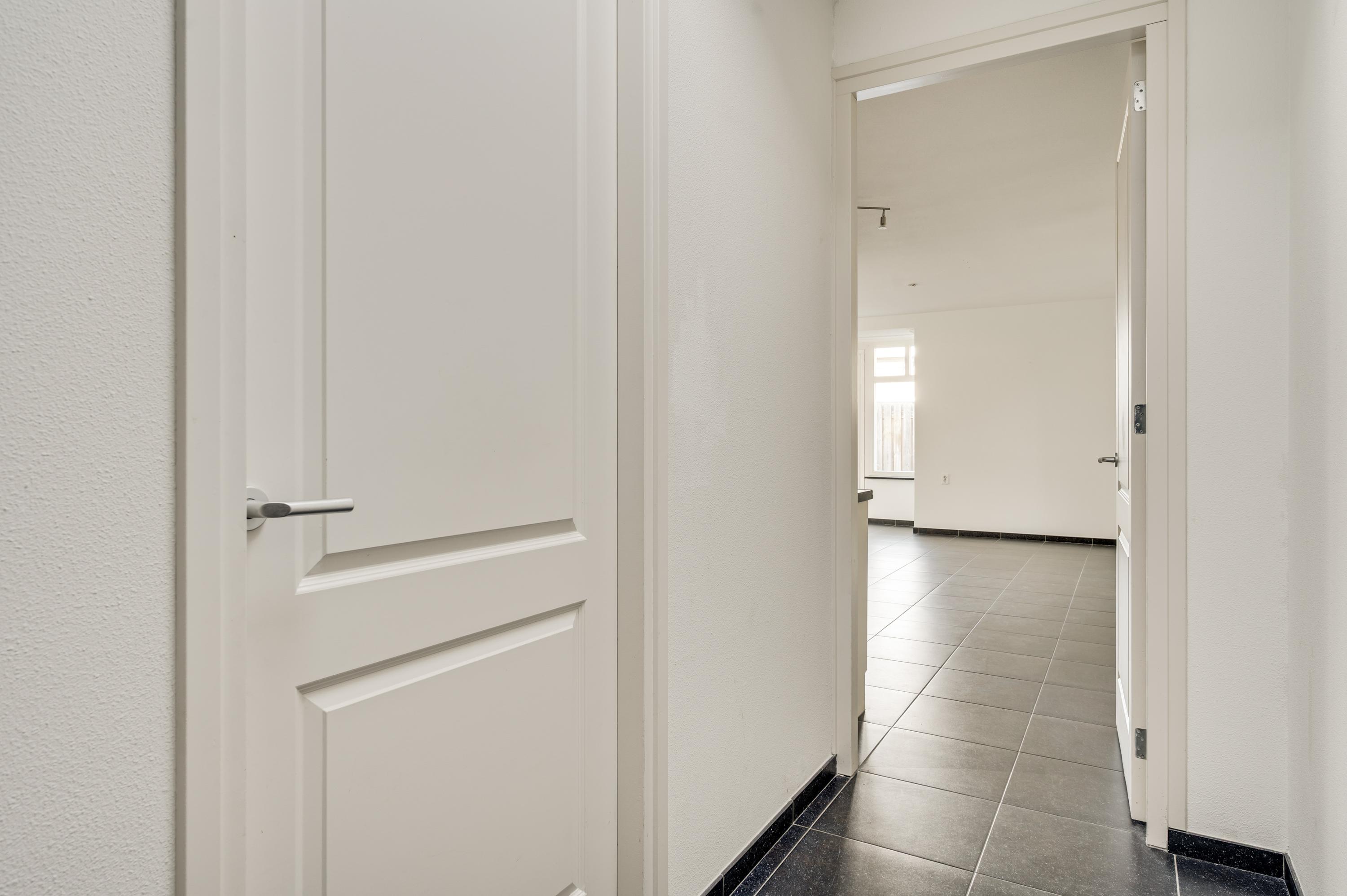 Hoekwoning te koop: Kerkplein 8B, Neer