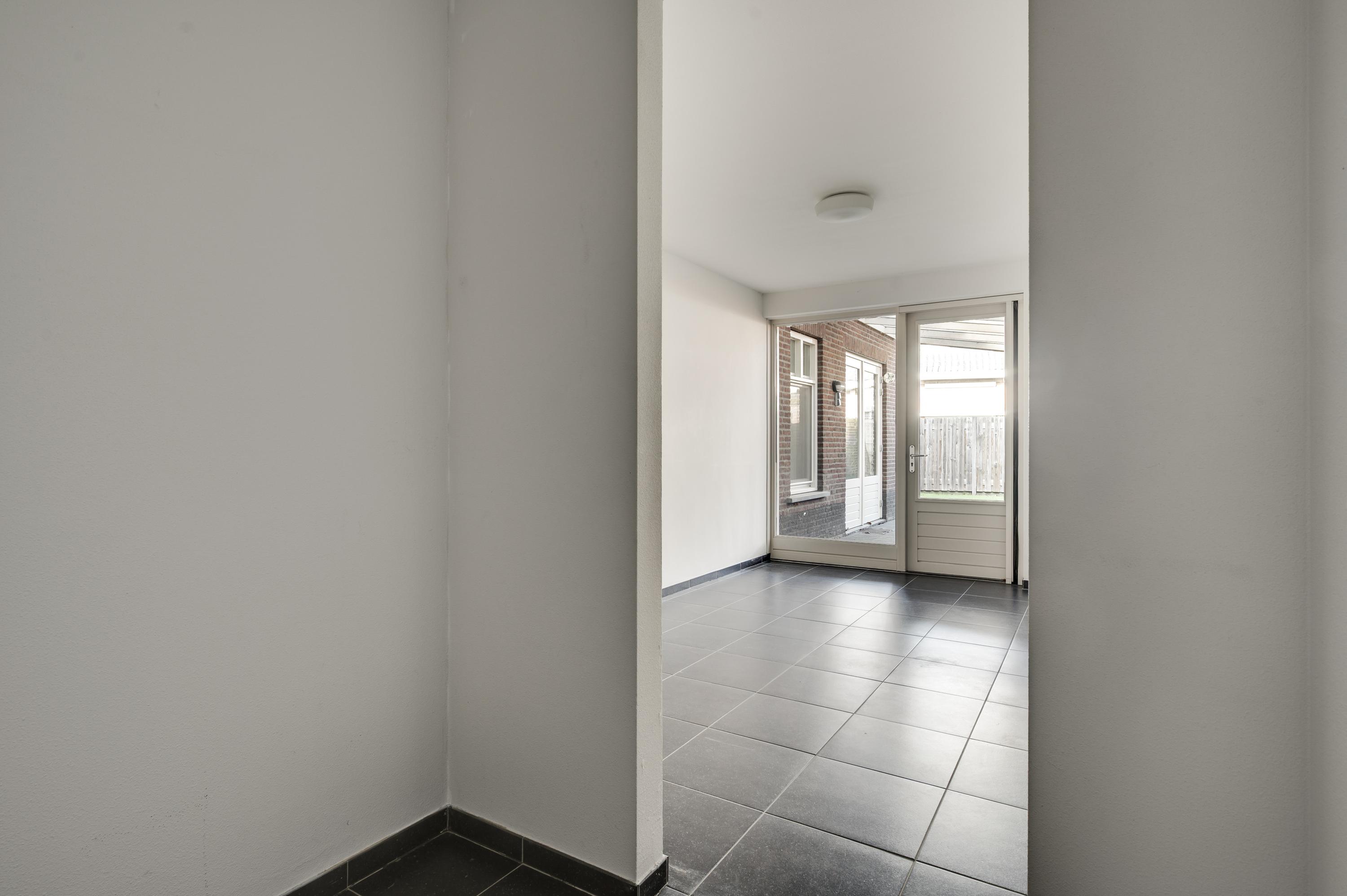 Hoekwoning te koop: Kerkplein 8B, Neer