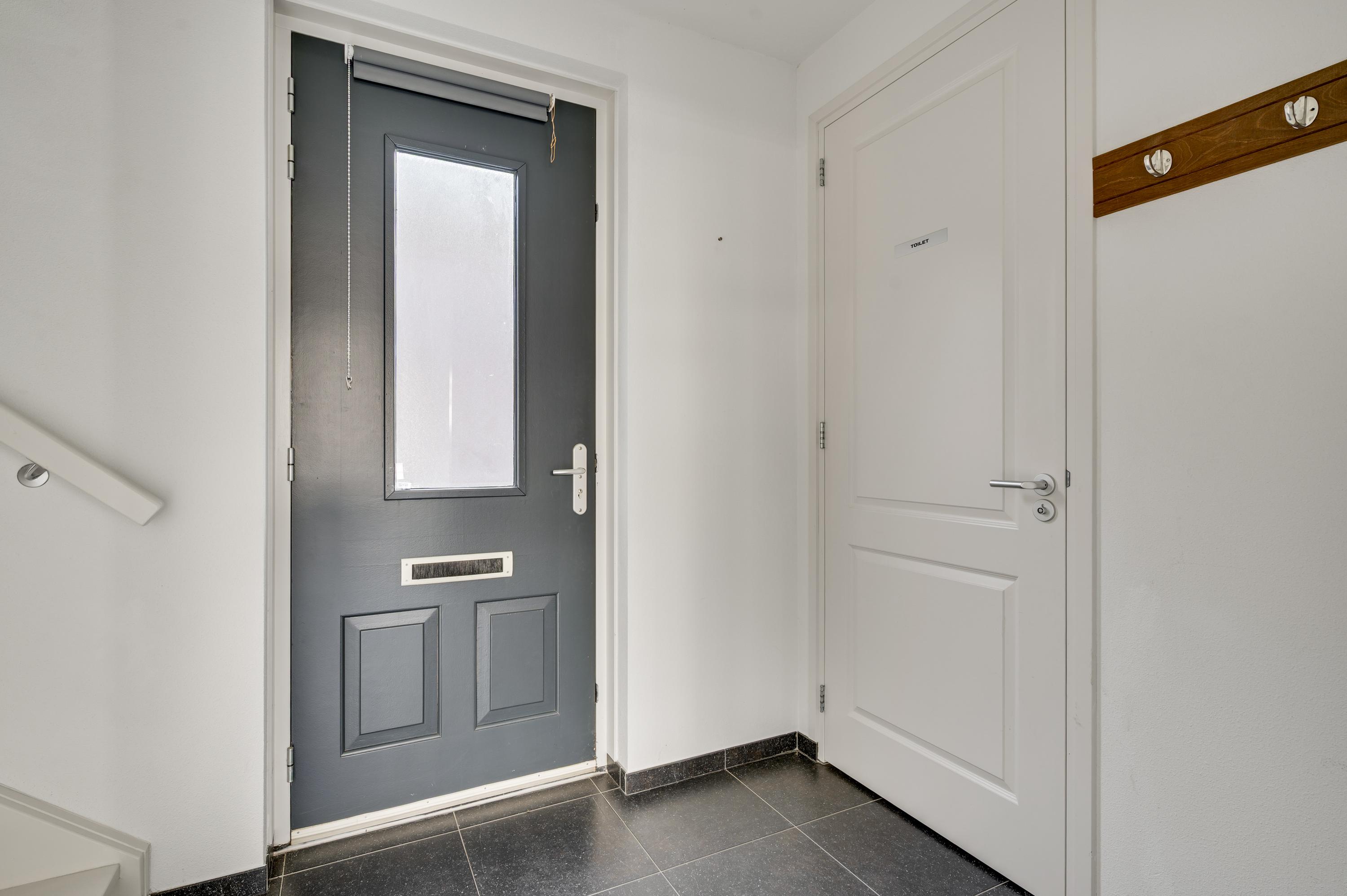 Hoekwoning te koop: Kerkplein 8B, Neer