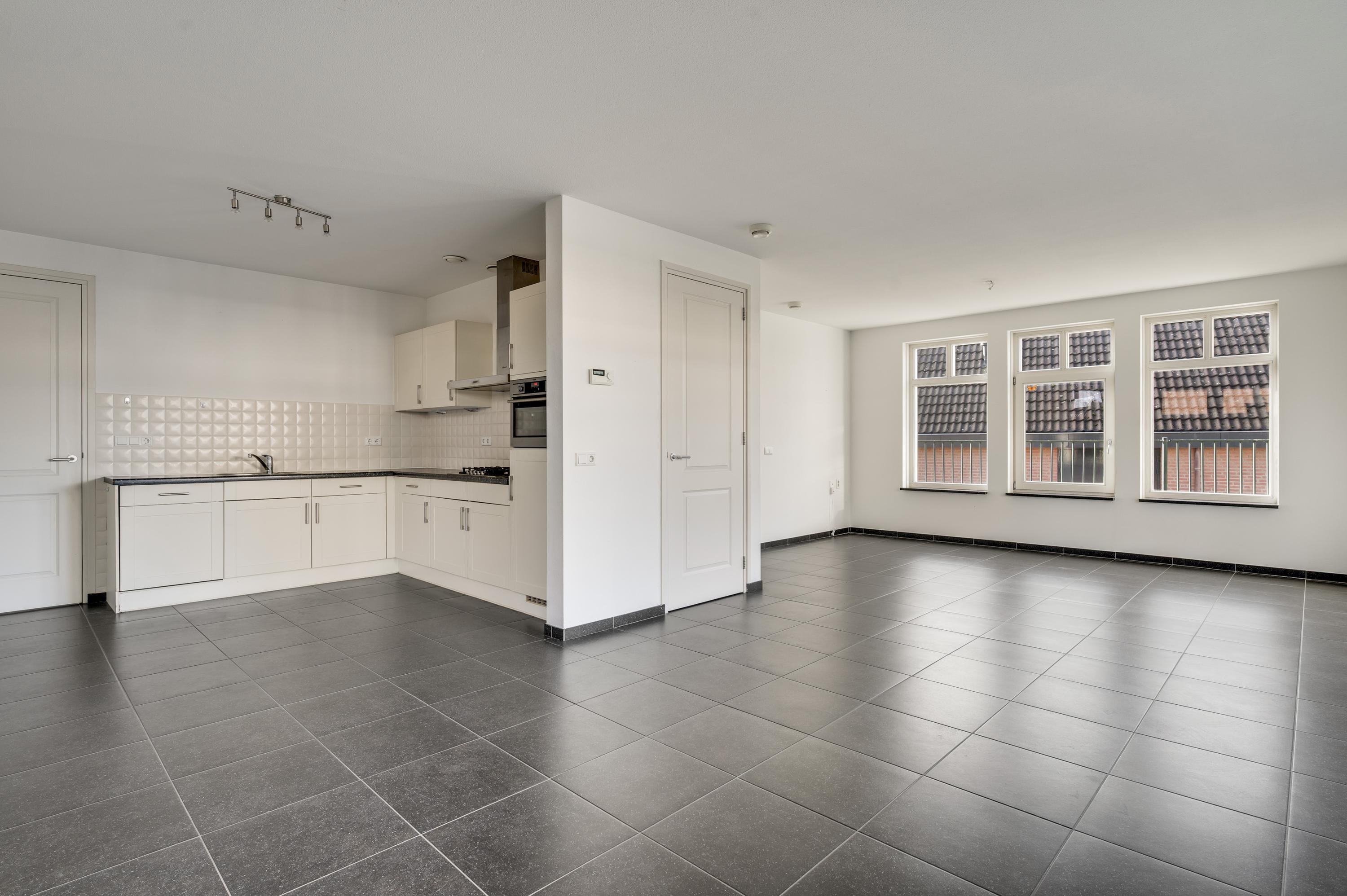 Hoekwoning te koop: Kerkplein 8B, Neer
