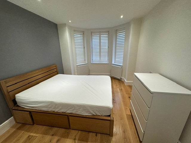 Room Palace Road in Greater London