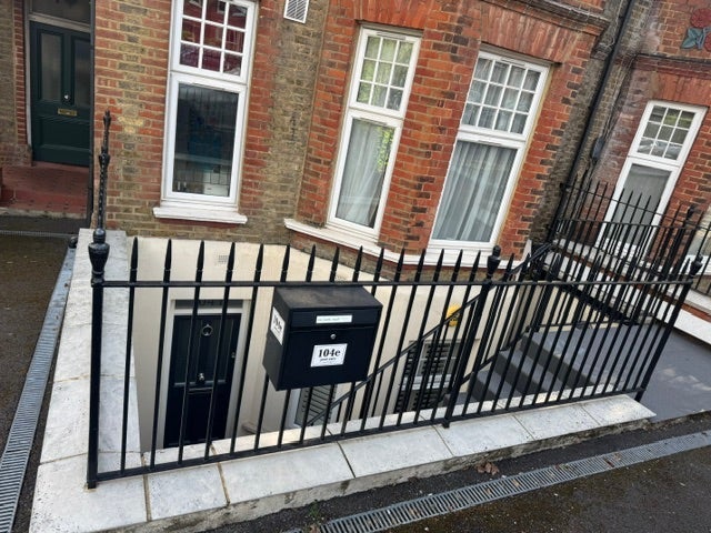 Room Palace Road in Greater London
