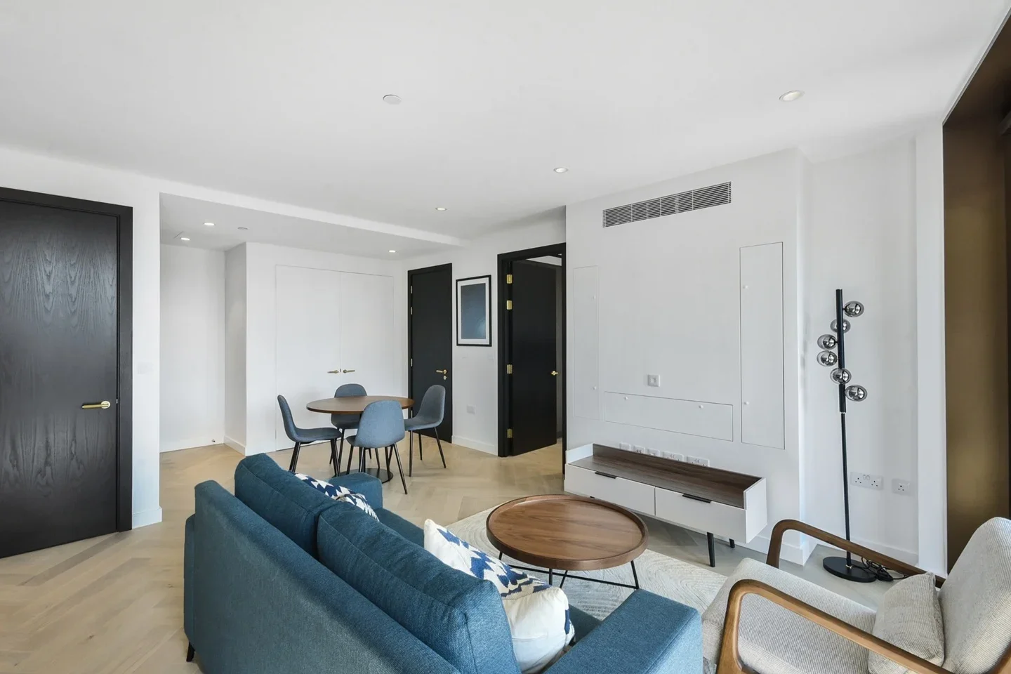 Flat Harper Road in Greater London