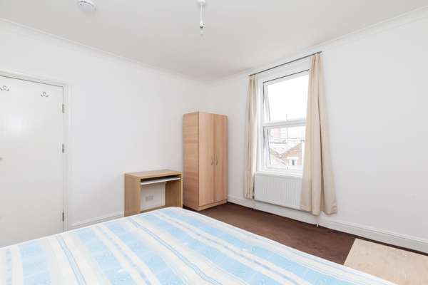 Flat Burdett Road in Greater London
