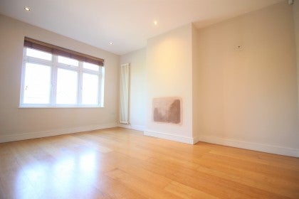 Flat Highland Drive in Hertsmere