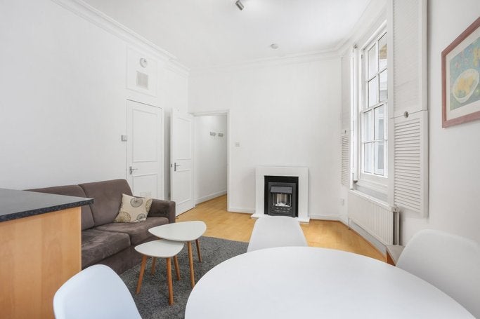 Flat Gloucester Terrace in City of Westminster