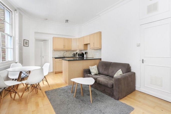 Flat Gloucester Terrace in City of Westminster