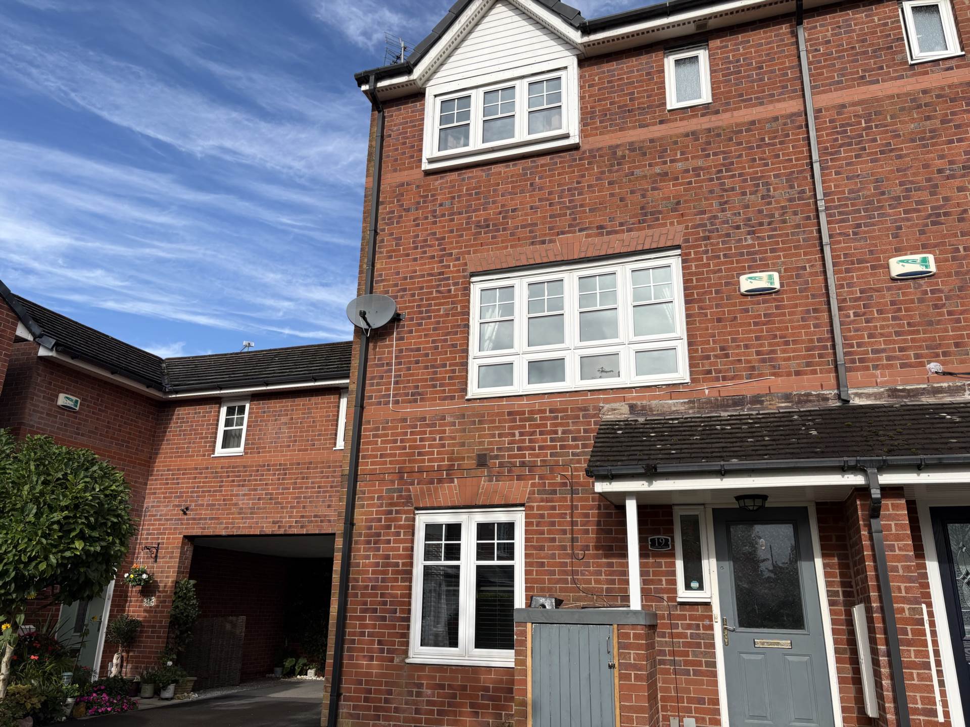 House Elmstone Drive in Royton
