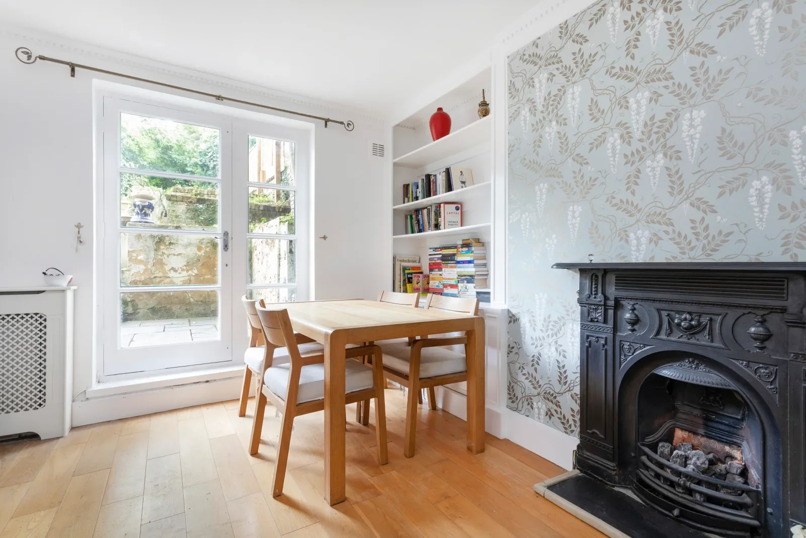Flat Highbury Hill in Greater London