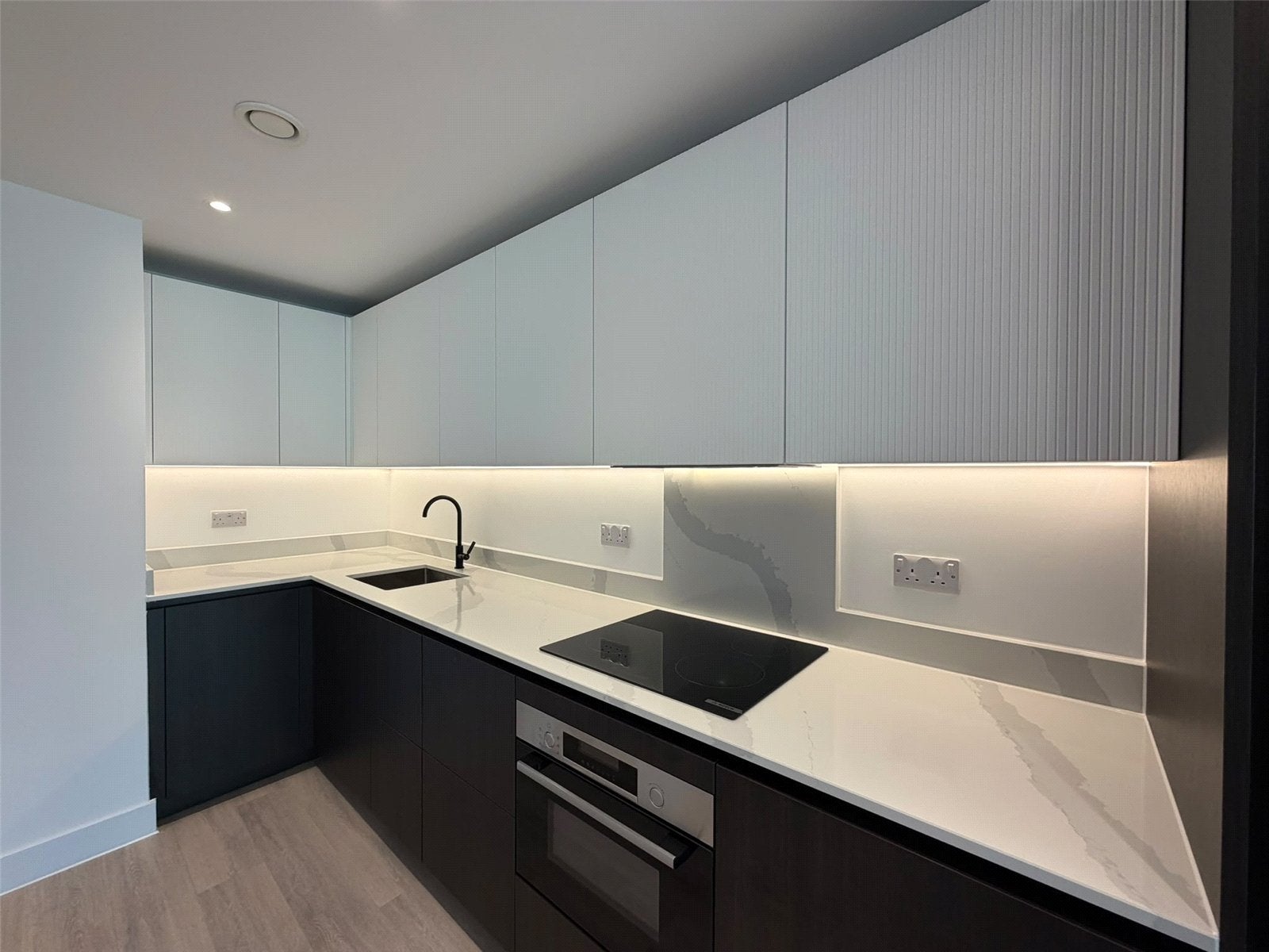Flat Addison Road in London