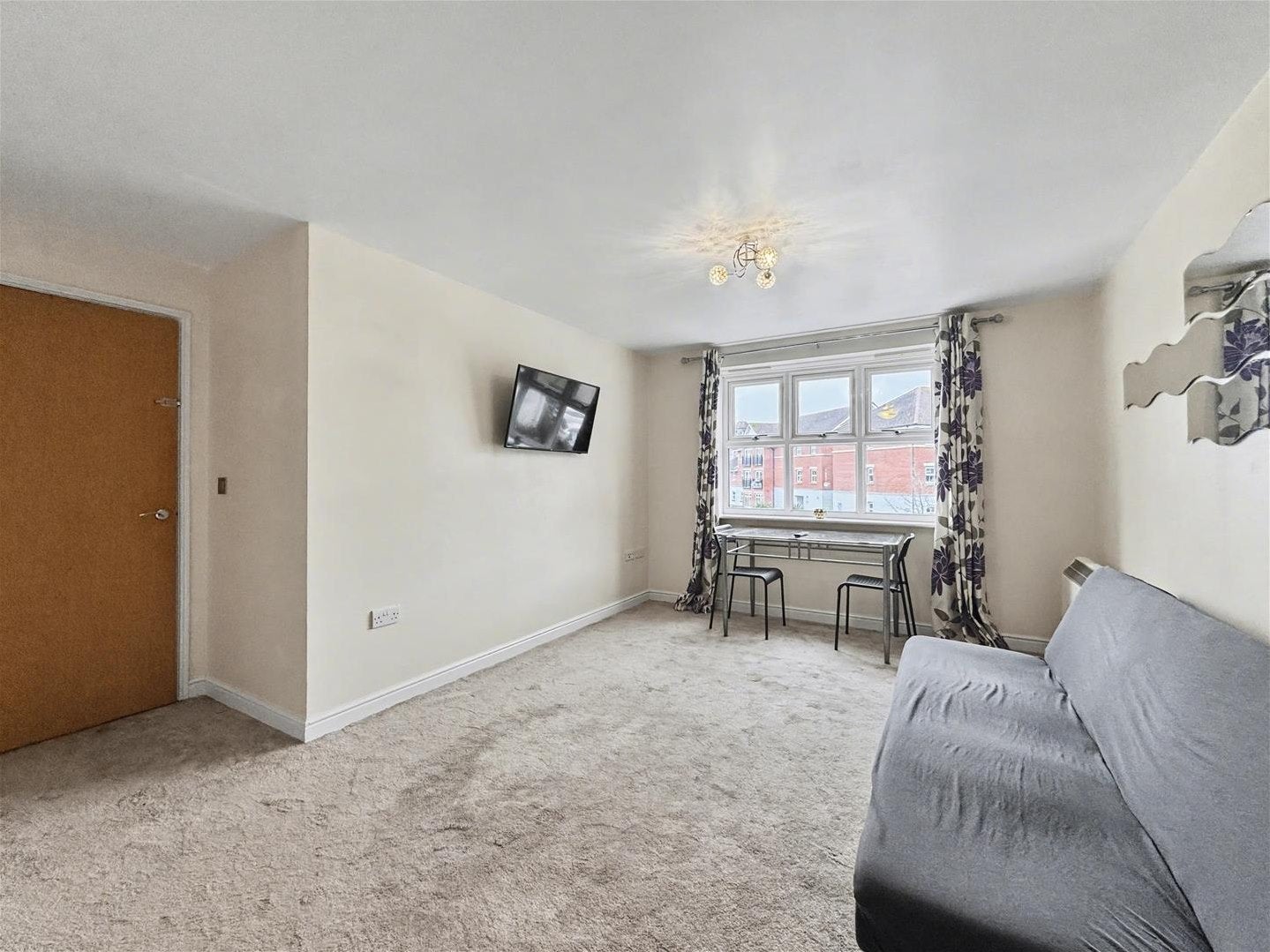 Flat Edward Street in Rushmoor