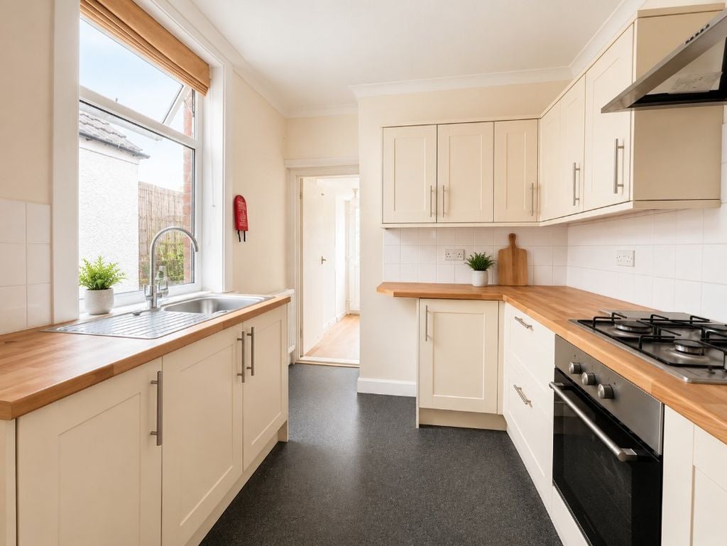Room Avenue Road in Gosport