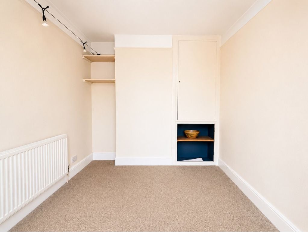Room Avenue Road in Gosport