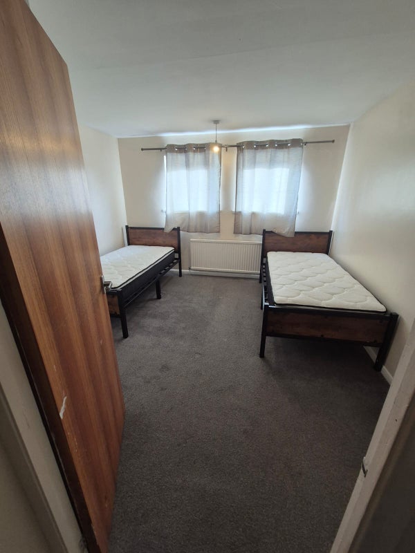 Room Russell Road in Nottingham