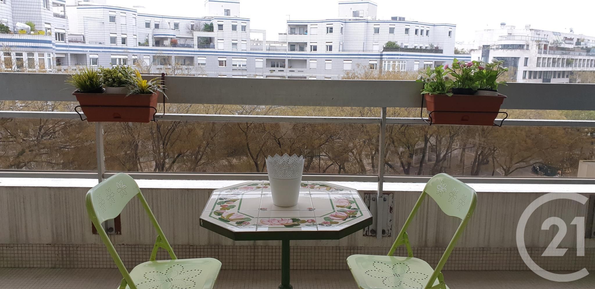Appartement Quai de la Seine à Paris