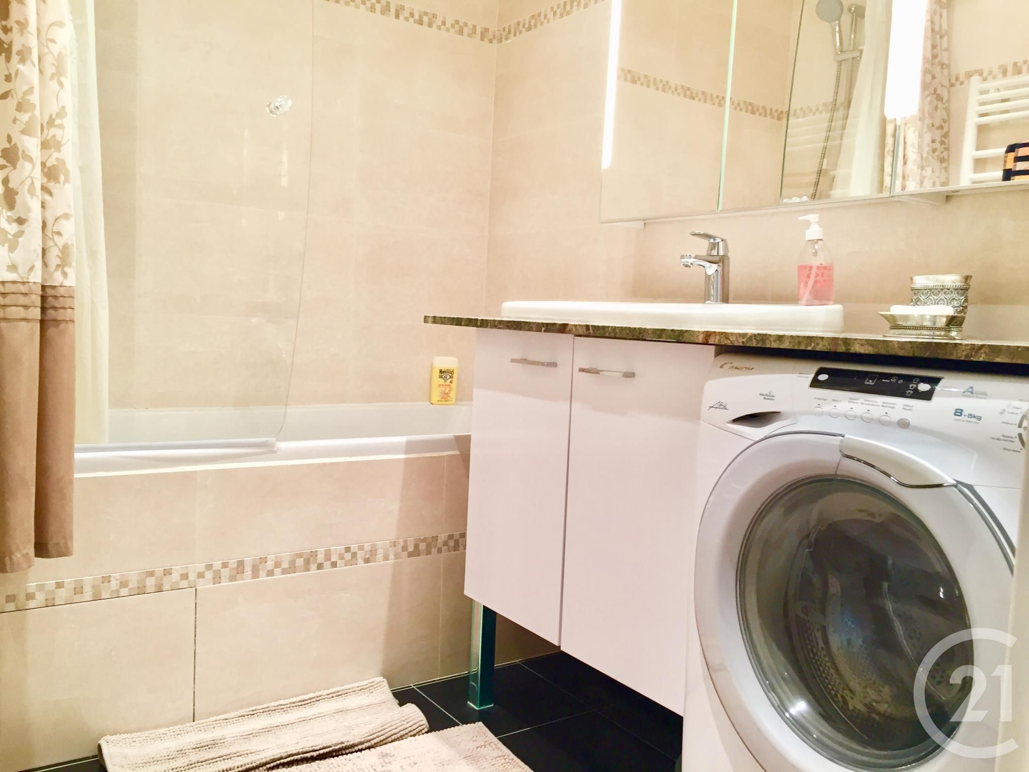Appartement Quai de la Seine à Paris