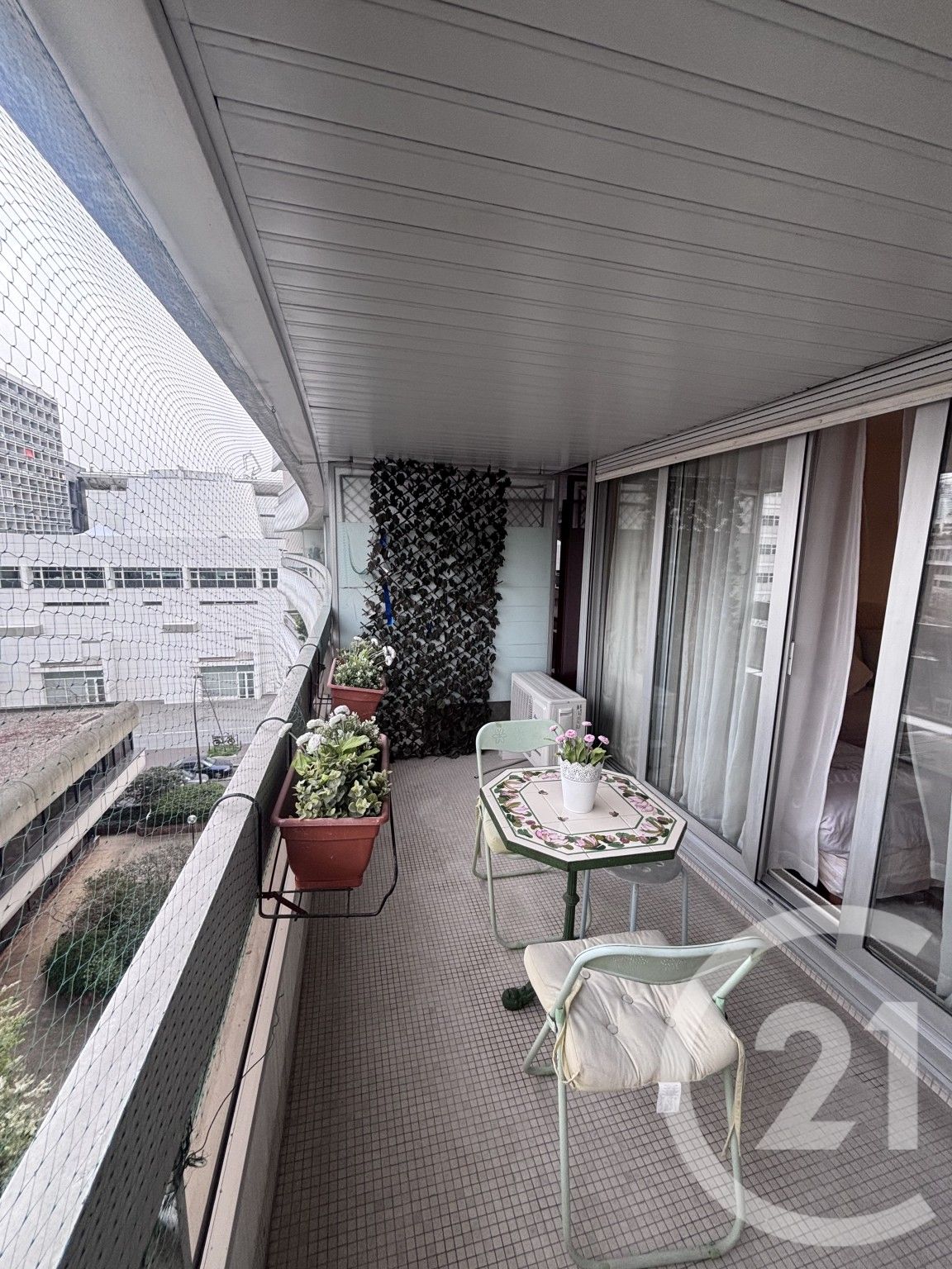 Appartement Quai de la Seine à Paris