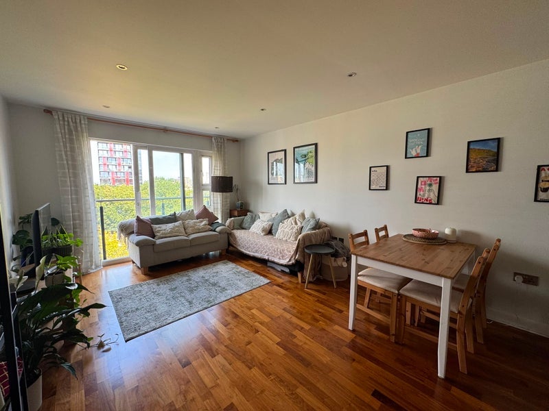 Room Holman Road in Greater London