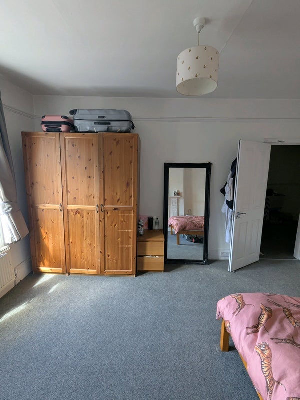 Room Aristotle Road in Greater London