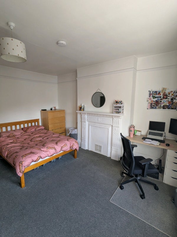 Room Aristotle Road in Greater London