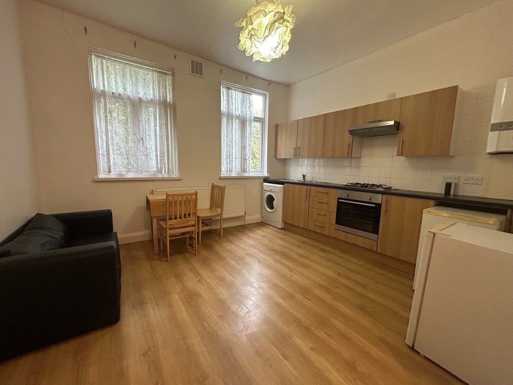 Flat Tollington Way in London