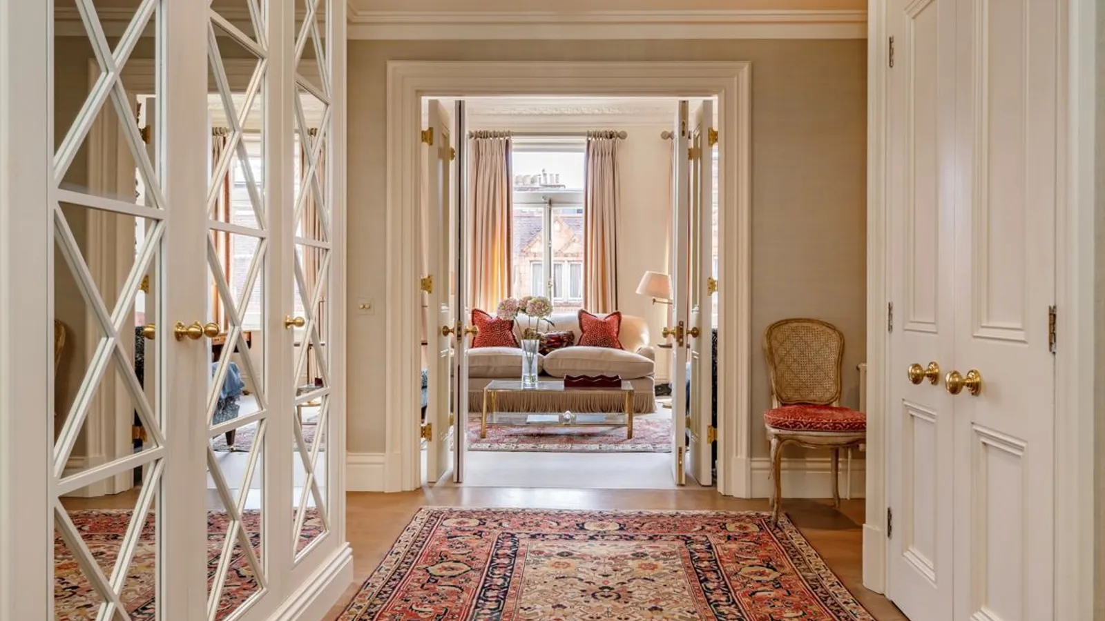 Flat South Audley Street in City of Westminster