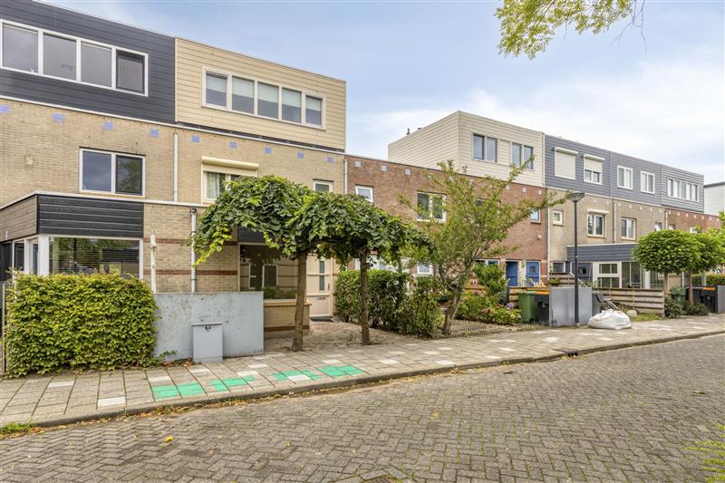 Tussenwoning te koop: Willemijn Posthumustuin 11, Heerhugowaard