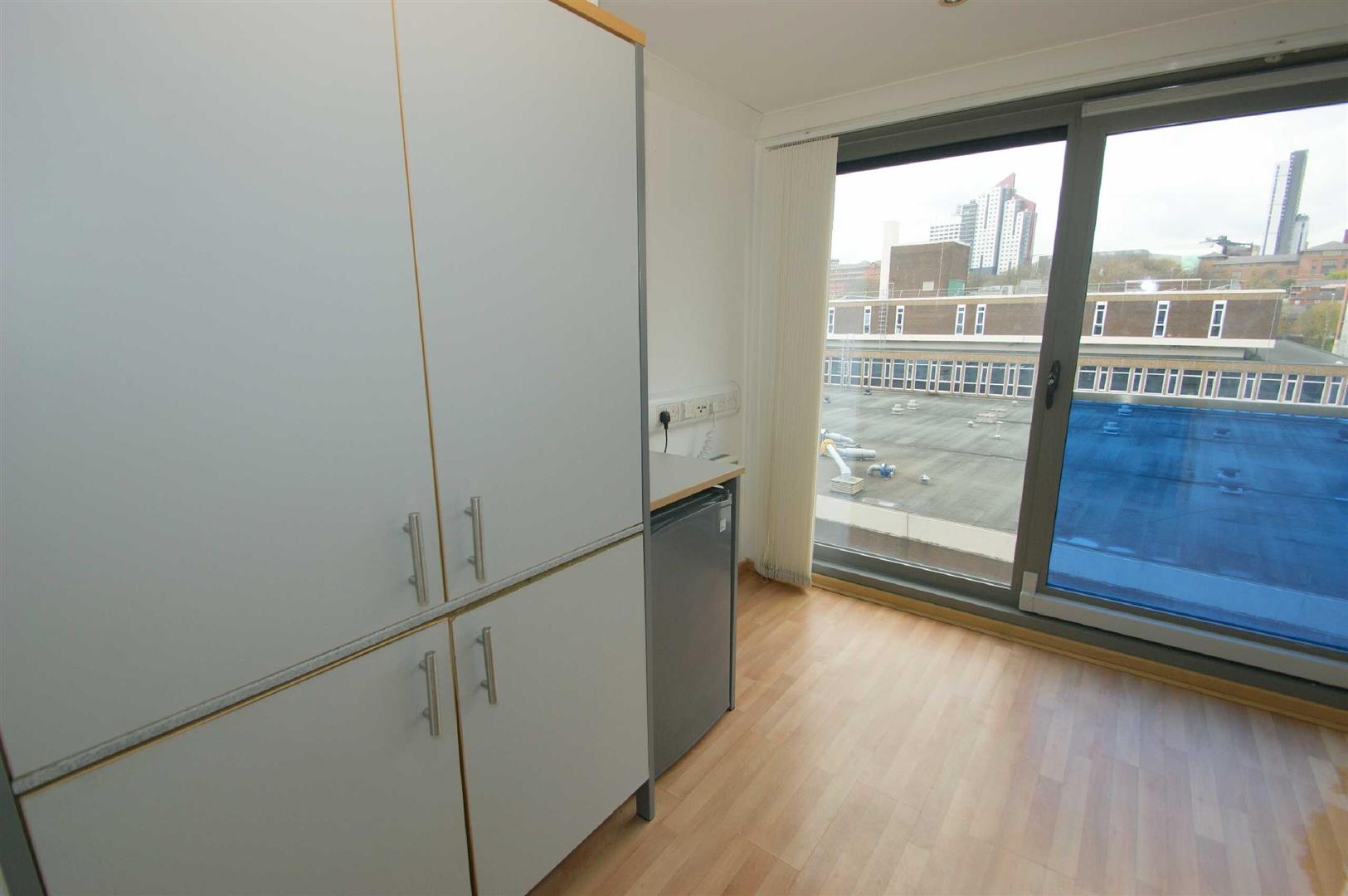 Flat Byron Street in Leeds