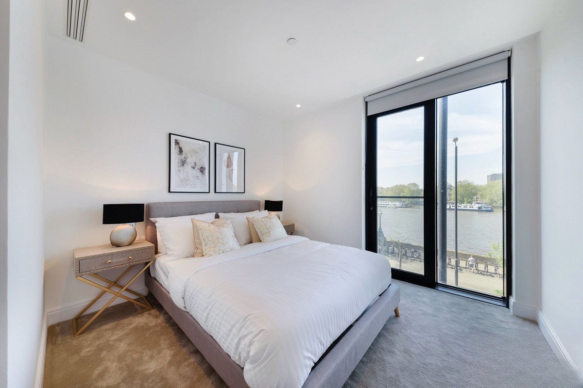 Flat Albert Embankment in Greater London