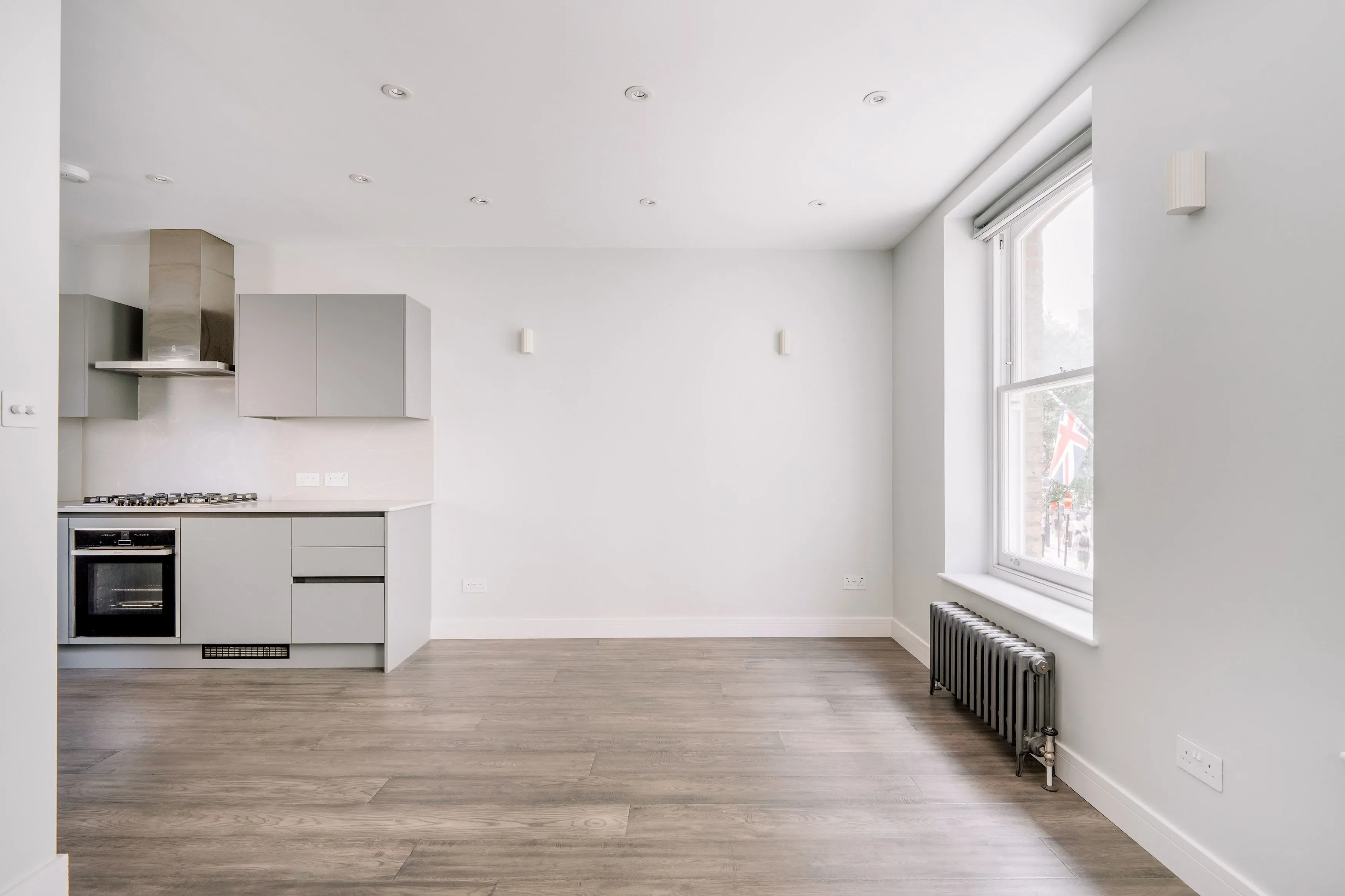 Flat Monmouth Street in Greater London