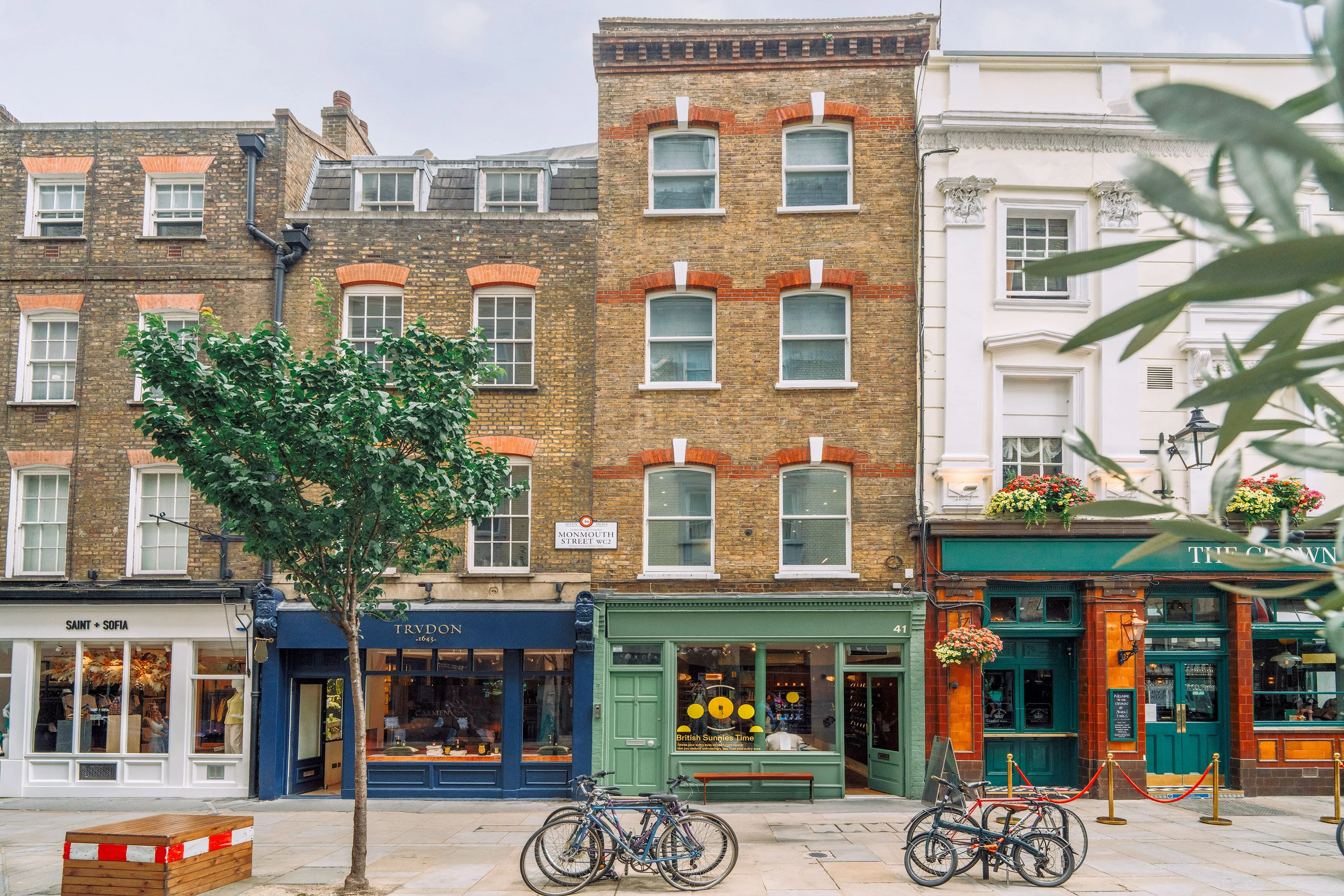 Flat Monmouth Street in Greater London