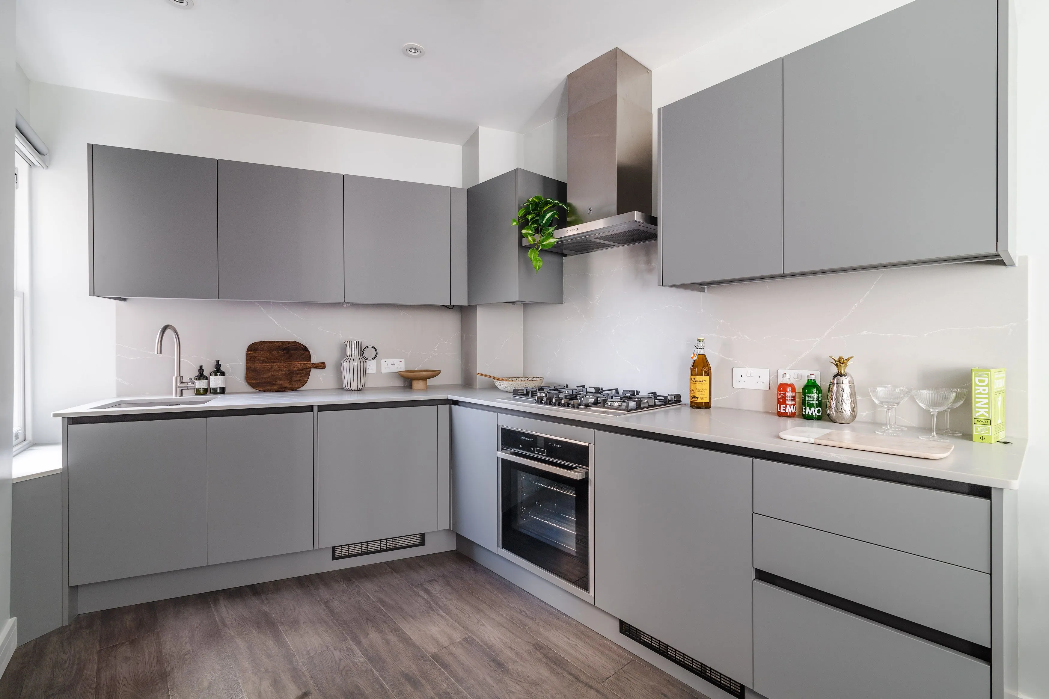 Flat Monmouth Street in Greater London
